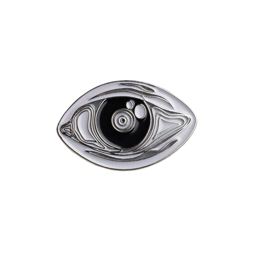 pin metálico ojo